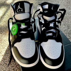 Air Jordan 1 MID NBW